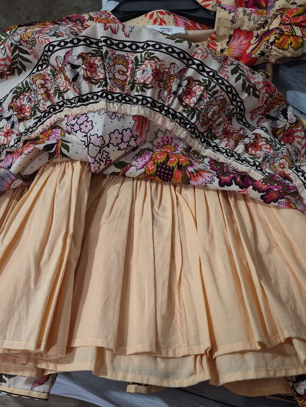NWT A LOVES A Floral Bubble Tie-Waist Puff Sleeve Dress in Beige and Pink, Large - Picture 7 of 9